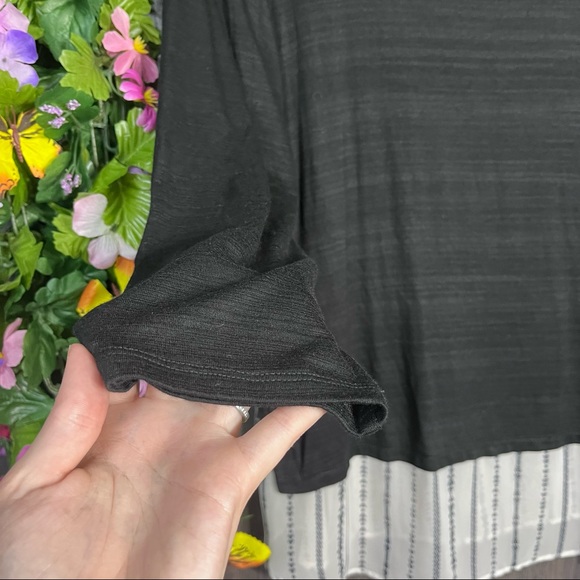 💙2/$40💙Status by Chenault Printed Tiered Blouse Size Medium - Picture 8 of 16